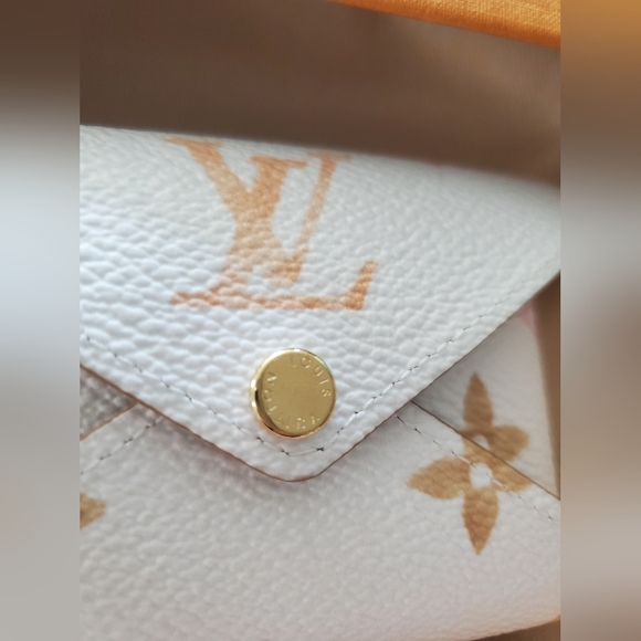 Louis Vuitton Small Kirigami - Picture 7 of 7